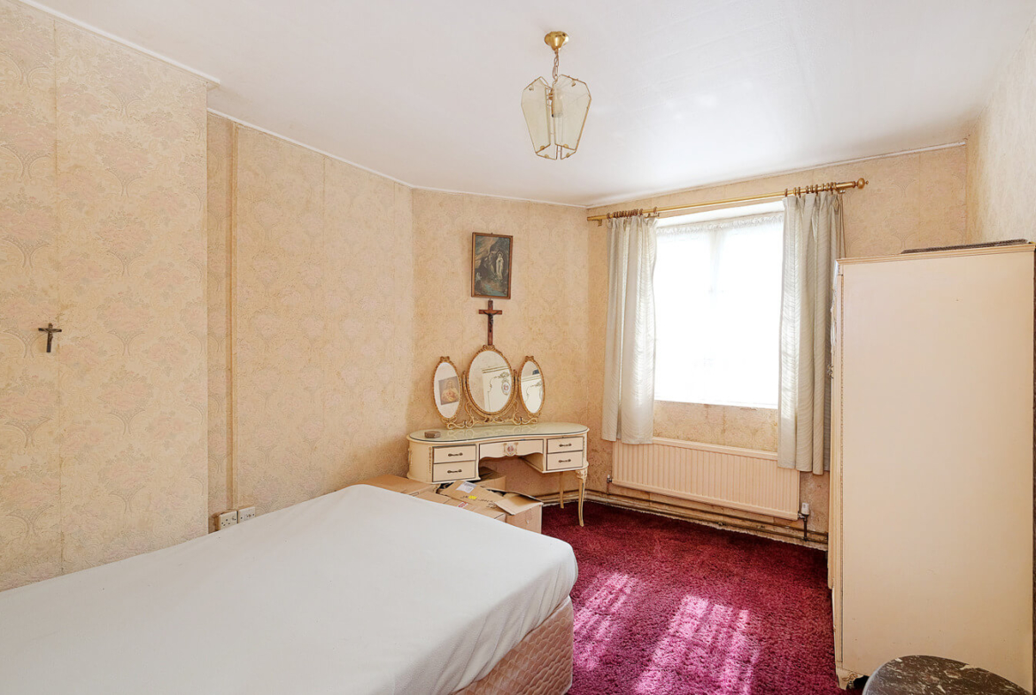 2 Bedroom Flat For Sale - Hackney - London
